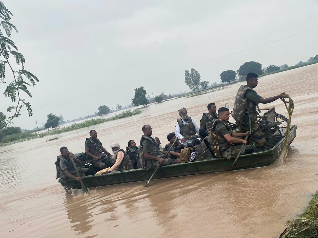 Vajra Corps continue flood relief operation in Ferozpur.